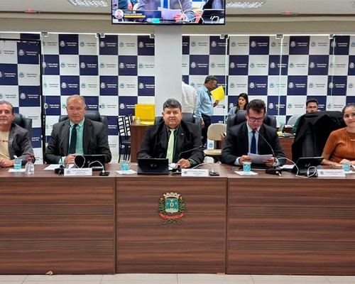 Vereadores aproveitam reajuste para servidores municipais para proporem aumento dos próprios salários