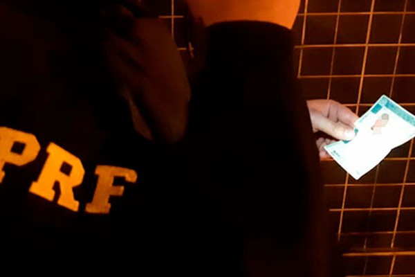 Polícia Rodoviária Federal prende na BR 365 senhor de 62 anos com CNH comprada em Uberlândia