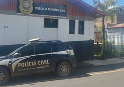 Homem é preso em flagrante após desferir soco no rosto e chutar pernas da cunhada em Rio Paranaíba