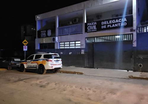 Homem é preso por agredir com soco e ameaçar de morte dupla em via pública