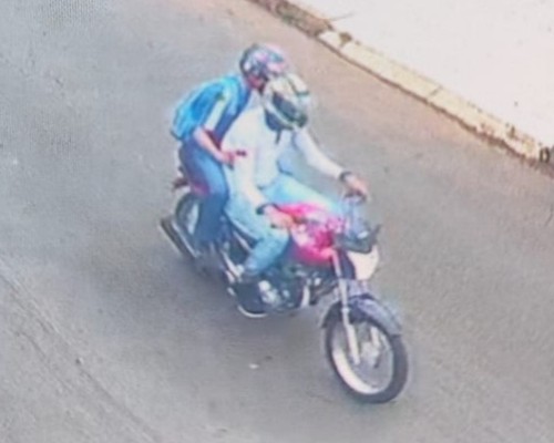 Homem assalta padaria e foge em garupa de motocicleta com comparsa, no bairro Nova Floresta