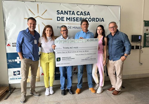 Sindicato Rural entrega doação em dinheiro para Santa Casa de Misericórdia de Patos de Minas