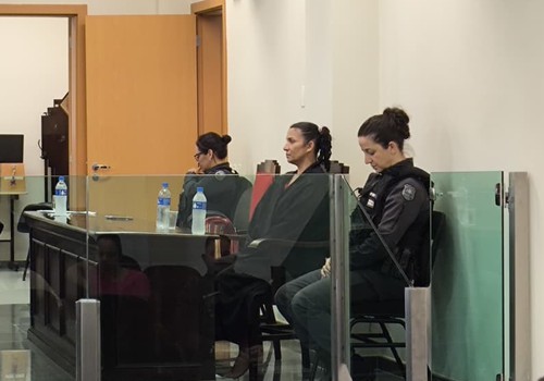 Mulher que esfaqueou amiga após discussão por portão aberto é condenada em Patos de Minas