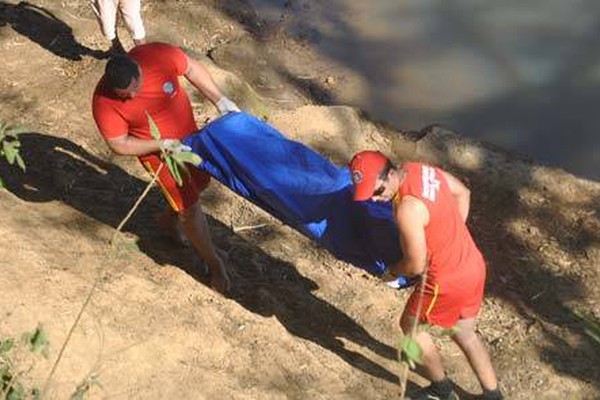 Banhistas encontram corpo de senhor de 75 anos nas águas do Rio Paranaíba
