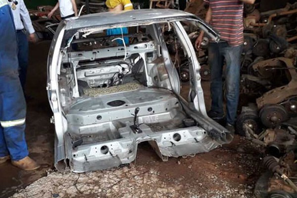 Polícia Civil prende três e apreende carros desmanchados em ferro velho de Patos de Minas 