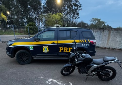 Homem é preso com motocicleta adulterada, em Patos de Minas; ele disse que pagou R$5mil pelo veículo