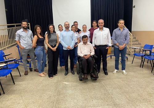 Sicoob Credicopa doa andadores ortopédicos à APAE de Patos de Minas