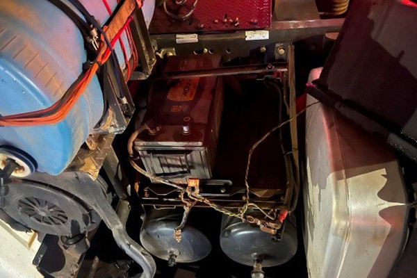 Homem é preso em flagrante ao ser visto transportando bateria de caminhão em bicicleta