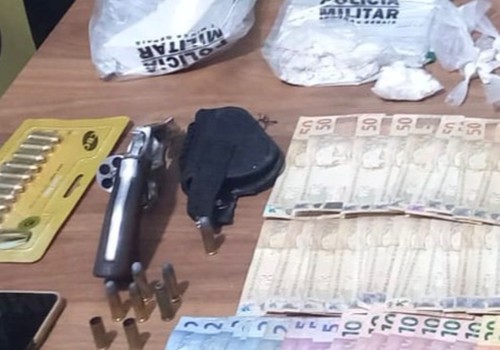 PM prende trio e apreende grande quantidade de drogas, arma e munições em Guarda dos Ferreiros
