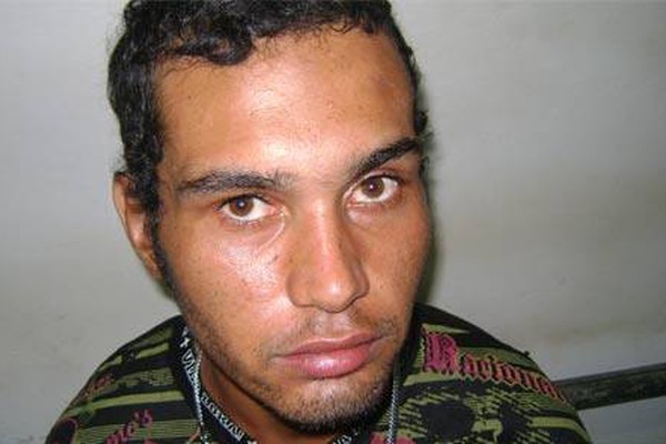 Homem em liberdade há apenas 5 dias é preso com revólver em Carmo do Paranaíba