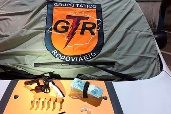 PM Rodoviária apreende arma, munições e R$ 7.200,00 após abordar inabilitado na MGC 354