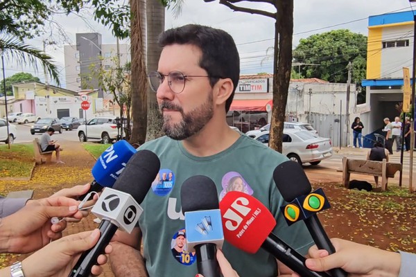 Falcão vota em Patos de Minas e demonstra confiança para a vitória no primeiro turno; veja