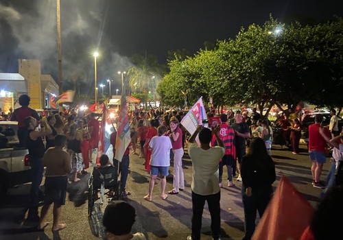 Apoiadores de Lula em Patos de Minas comemoram vitória do presidente no Galpão do Produtor; veja