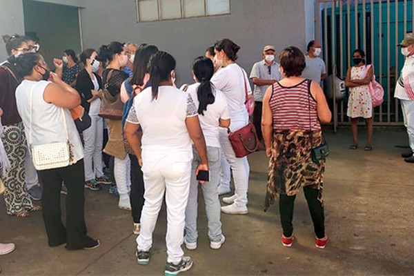 Sem receber salários há dois meses, funcionários do Hospital São Lucas decidem parar atendimentos