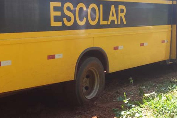 Com estradas em péssimas condições, escolas têm aulas suspensas em Patos de Minas 