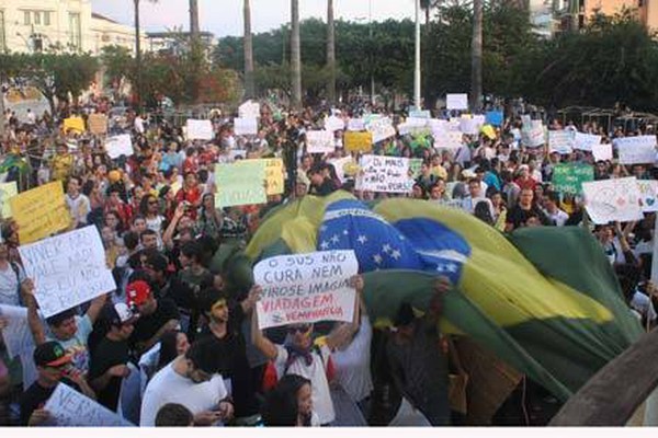 Patenses manifestam ao som de rock em Patos de Minas e organização surpreende