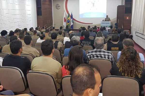 Encontro em Patos de Minas oferece treinamento para a prática de Polícia Comunitária