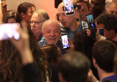 Lula agradece votos e diz que teve de vencer intromissão vinda de fora