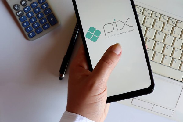 Governo anuncia Pix como forma de pagamento do IPVA e faz alerta contra golpes