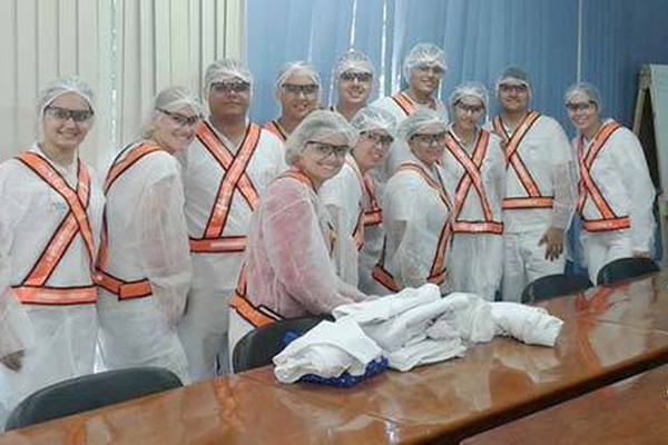 Alunos do 8º período de Farmácia da FPM realizam visita técnica à Nestlé