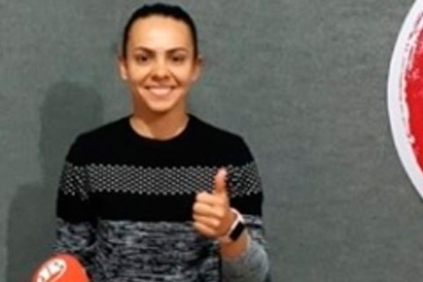 Jornal da Manhã Patos entrevista Vanessa Cristina, atleta de futsal eleita três vezes melhor do mundo