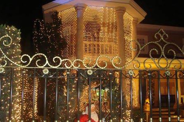 Cemig orienta sobre instalação segura de enfeites luminosos de Natal