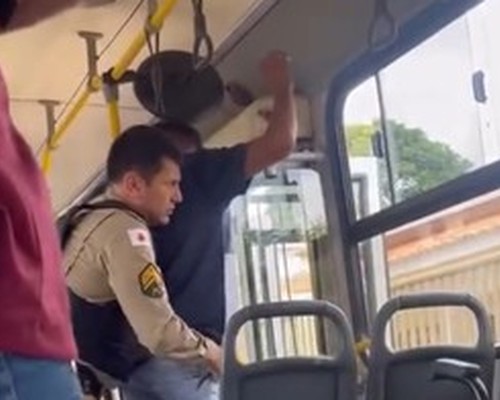 “Se não casar comigo, eu te mato”: homem é preso após ameaçar adolescente dentro de ônibus