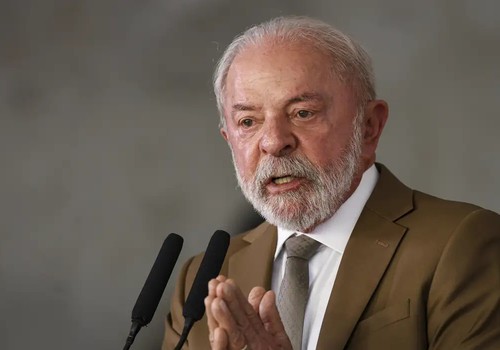 Lula zera imposto e subsidia diesel para conter alta do petróleo