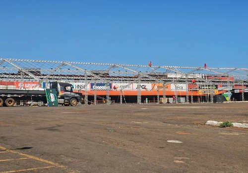 Fenaminas 2026 inicia montagem de estruturas no Parque de Exposições e convoca expositores para reunião estratégica
