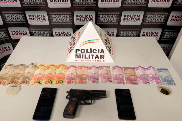 Após denúncia, PM encontra celulares roubados, réplica de pistola e dois acabam presos em Patrocínio