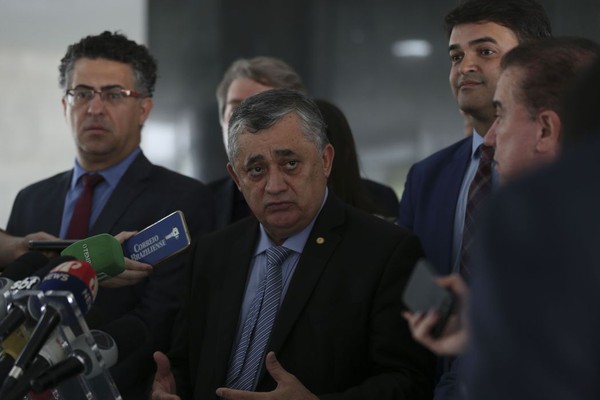 Reforma tributária pode ser votada até final do ano, diz Guimarães