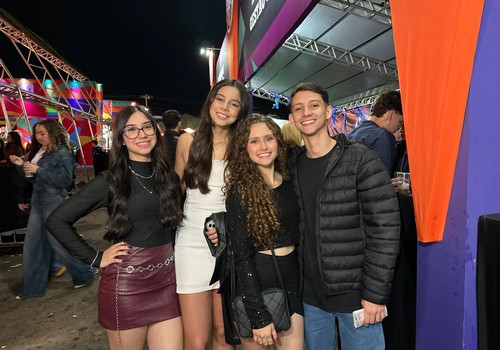 Grupo de amigos fala sobreexpectativa antes de show de Henrique e Juliano; veja ao vivo