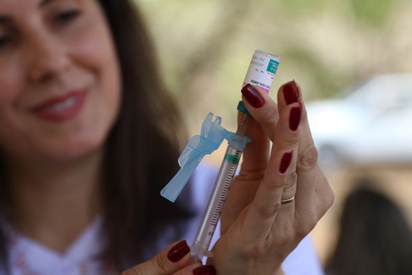 Vacinação brasileira é modelo para o mundo, mas enfrenta desafios