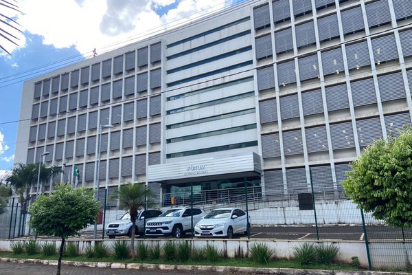 Pastores de igreja são indiciados por difamação após postagens contra vizinho em Patos de Minas