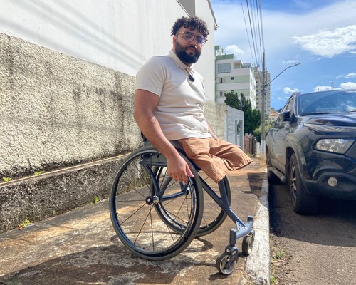 Construção de rampas de acesso abre debate sobre falta de acessibilidade nas calçadas de Patos de Minas