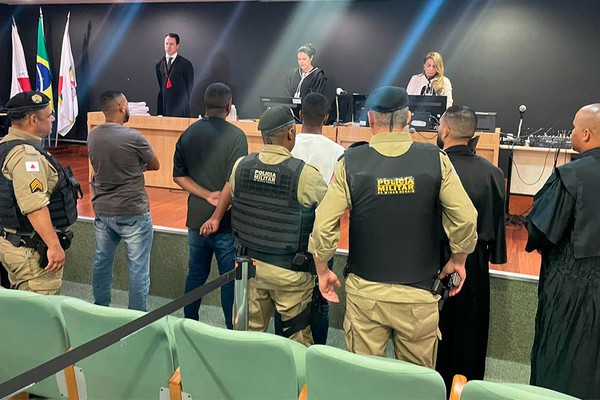 Réu absolvido de homicídio é detido por portar cocaína durante o júri popular em MG