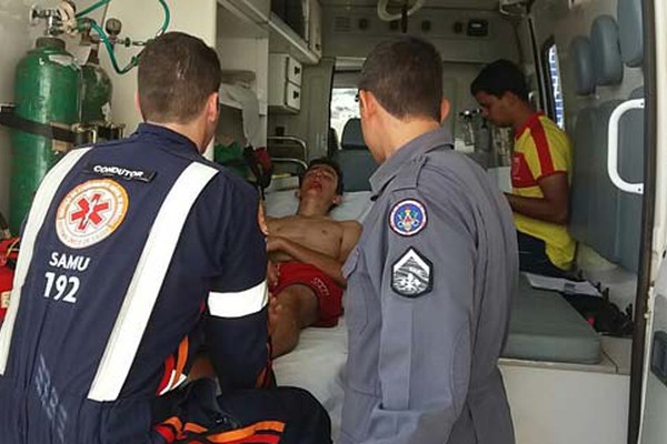Goleiro fica gravemente ferido na boca em partida de futebol realizada no Bernardo Rubinger