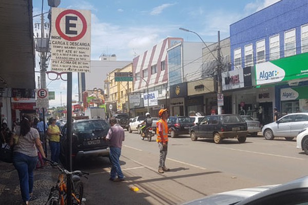 Motoristas continuam reclamando da falta de informações sobre a Zona Azul em Patos de Minas 