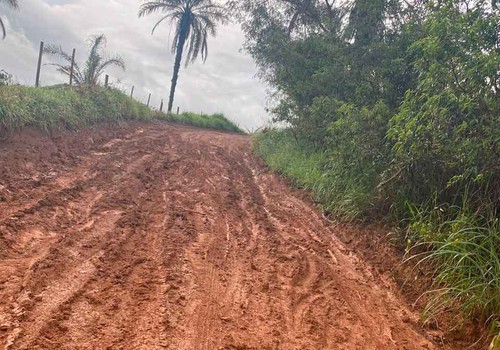 Fazendeiros se unem e começam a reparar estradas rurais em Patos de Minas