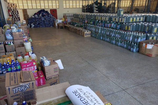 Cooperativas de Patos de Minas entregam mais de 20 toneladas de produtos de limpeza em campanha solidária