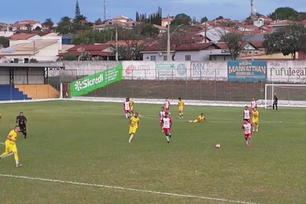 Liga Patense divulga nota de repúdio ao racismo após caso envolvendo atletas durante partida de futebol em Tiros