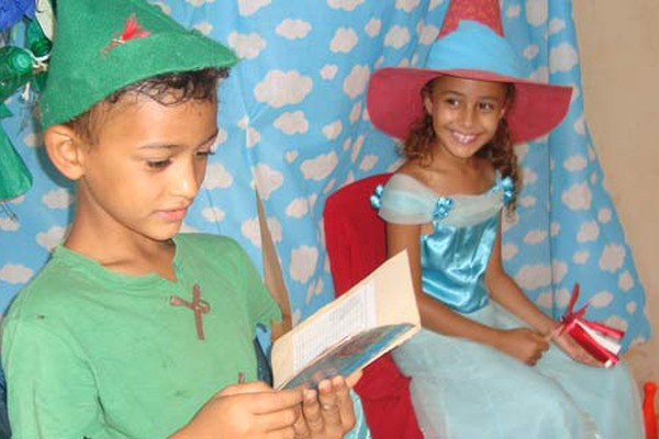 Crianças aprimoram a leitura e ganham autoconfiança em projeto de Escola na Zona Rural