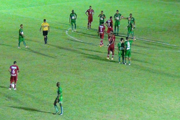 Em jogo eletrizante, com seis gols, Mamoré empata com o líder Uberaba e sai aplaudido de campo