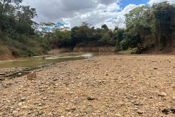 Rio Paranaíba sente os efeitos da estiagem prolongada, mas não há risco de desabastecimento