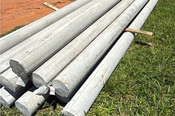 Após anos com energia improvisada, moradores começam a receber rede regularizada em distrito de Patos de Minas