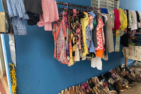 Centro Umbandista promove bazar de roupas, calçados e acessórios por apenas R$2,00