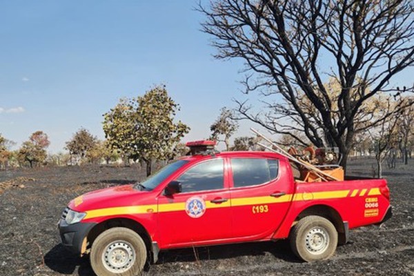Incêndios se multiplicam e queimam vários hectares e até casa em Patos de Minas