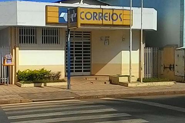 Sob ameaça, funcionários dos Correios de Lagoa Formosa perdem mais de R$ 50 mil para criminosos