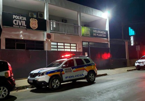 Polícia cerca quarteirão e captura segundo envolvido em duplo homicídio na Praça