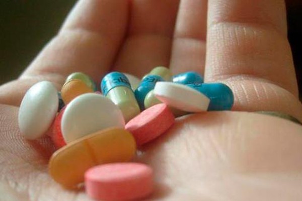Uso de medicamentos sem orientação pode causar problemas à saúde e até levar a morte